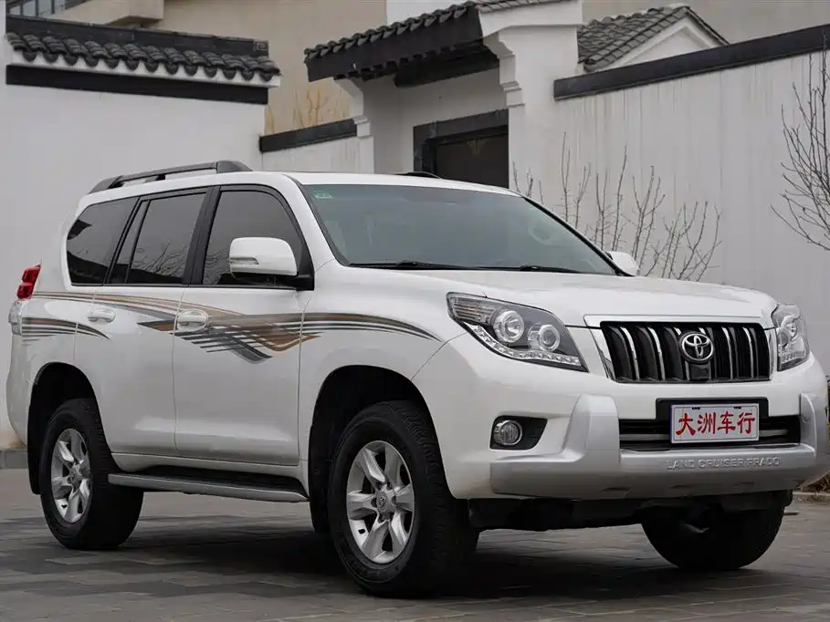 Toyota Prado 2010 4.0L Automatic TX-L фото 3