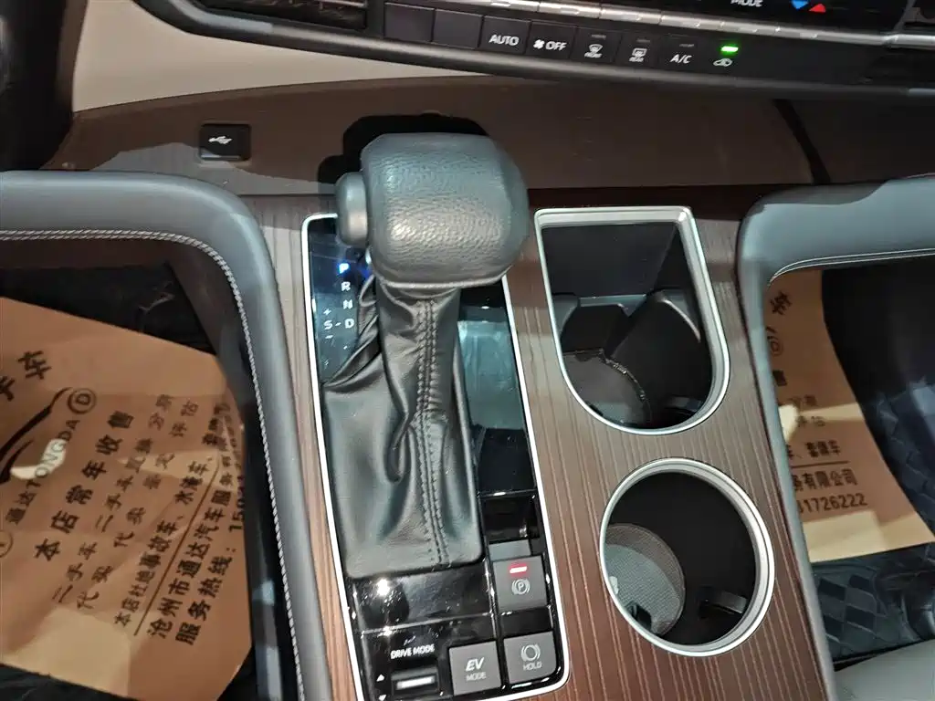 Toyota Granvia 2024 2.5L Hybrid Comfort фото 10