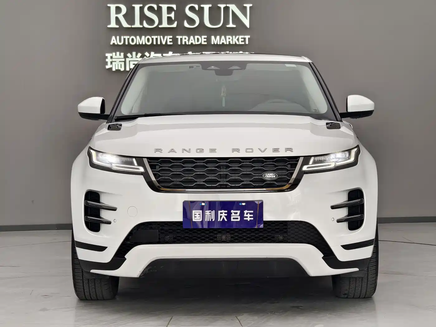 Land Rover Range Rover Evoque 2021 Range Rover Evoque L 249PS R-Dynamic First Edition Launch Edition фото 2