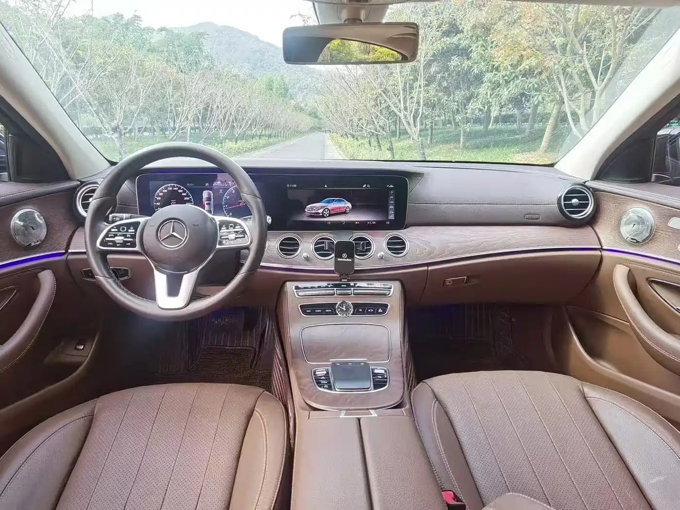 Фото 5 - Mercedes-Benz E-Class
