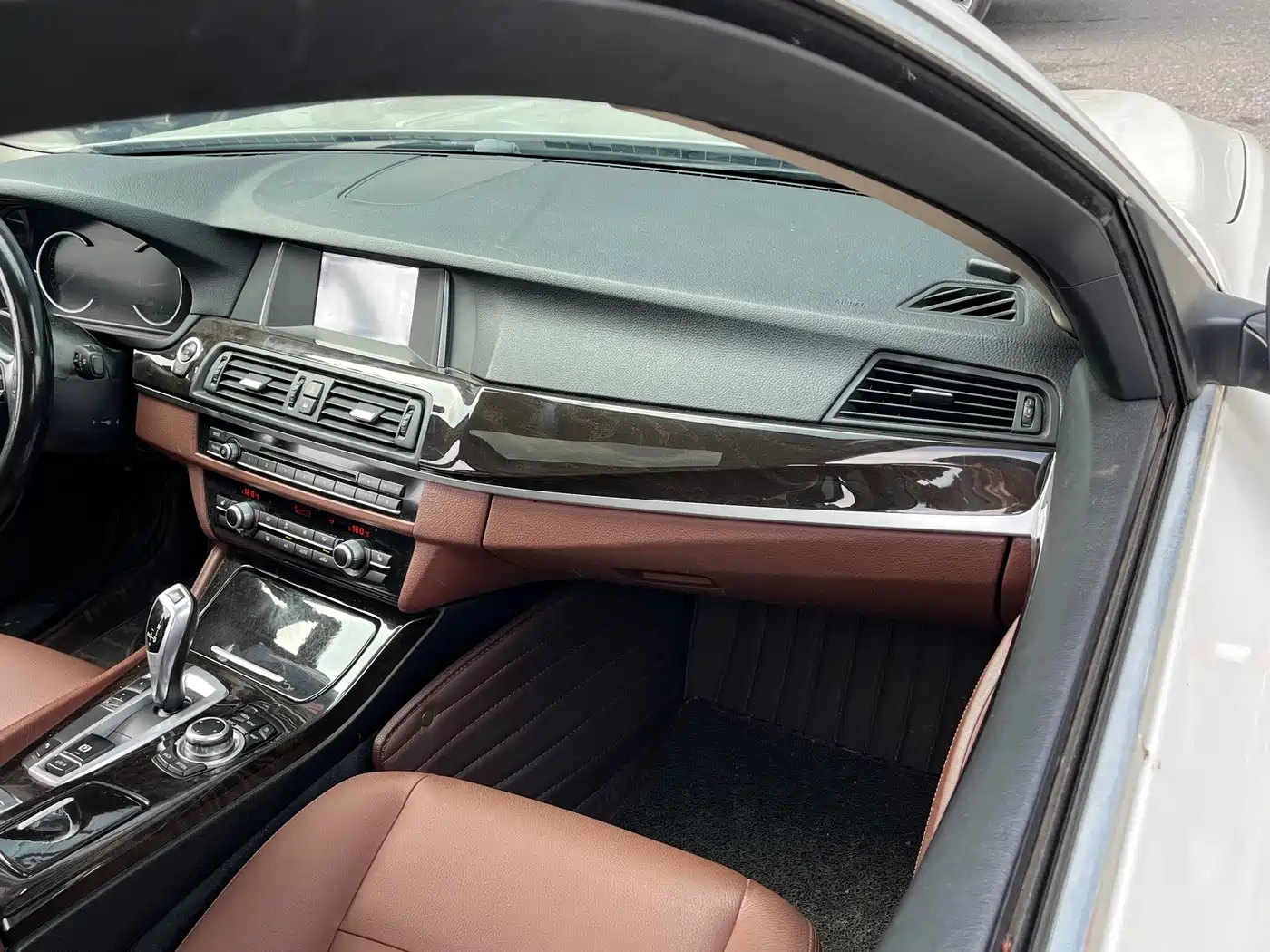 BMW 5 Series 2017 525Li Leading Edition фото 16