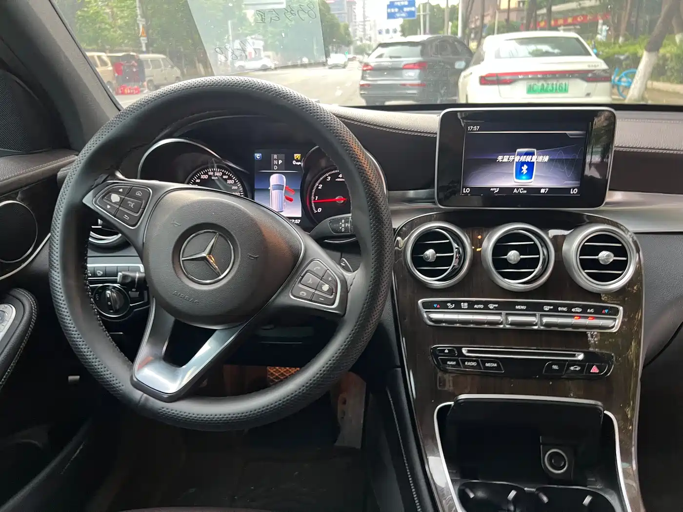 Mercedes-Benz GLC 2018 Facelift GLC 260 4MATIC Luxury фото 25