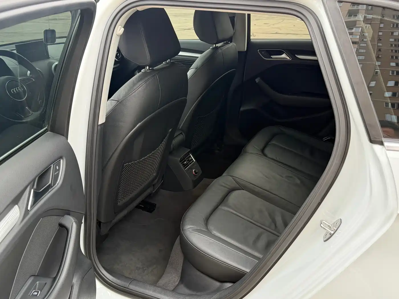Audi A3 2014 Sportback 35 TFSI Automatic Comfort фото 8