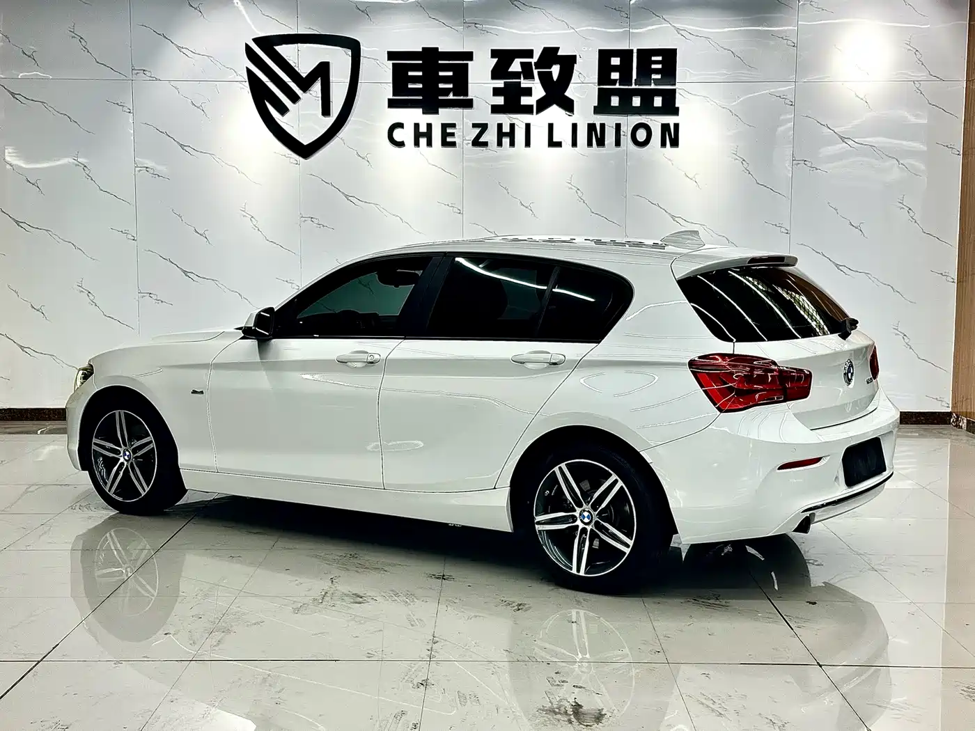BMW 1 Series (Import) 2015 120i Sport Design Package фото 4