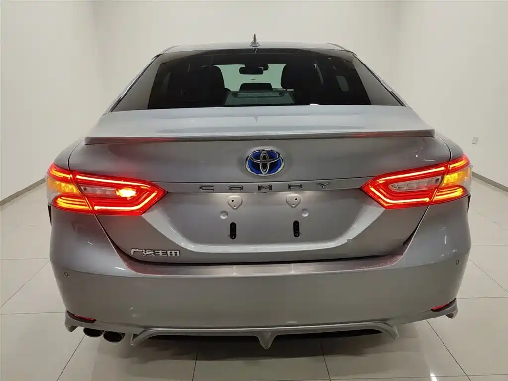 Toyota Camry 2021 Hybrid 2.5HS Fashion Edition фото 6