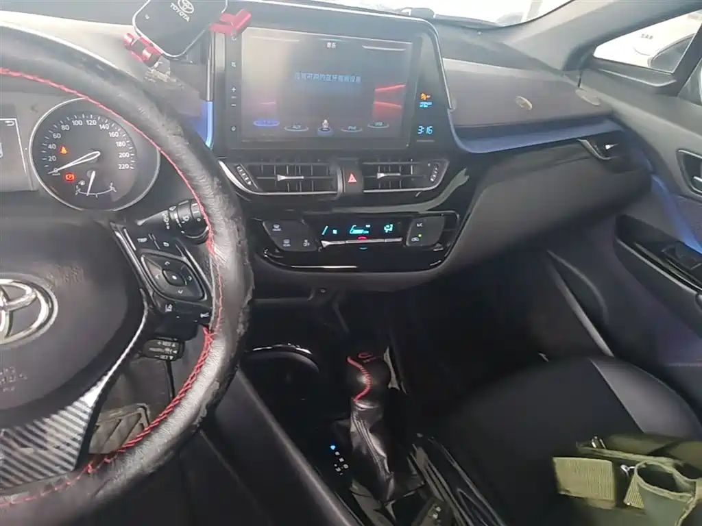 Toyota C-HR 2020 Model 2.0L Leading фото 6