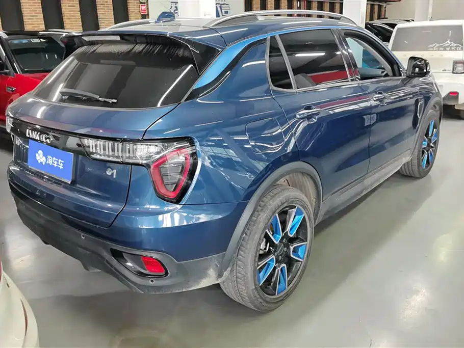 Lynk & Co 01 2017 2.0T 2WD Pro Shine Edition фото 3