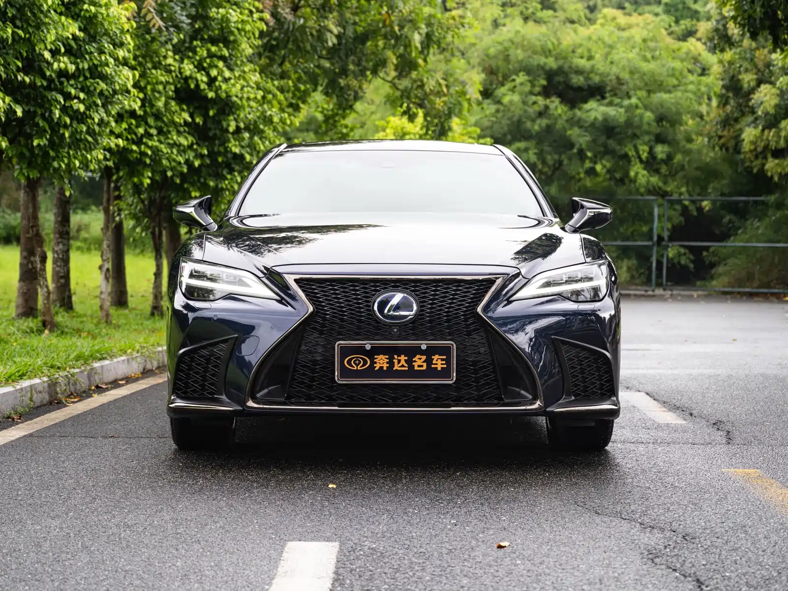 Фото 2 - Lexus LS