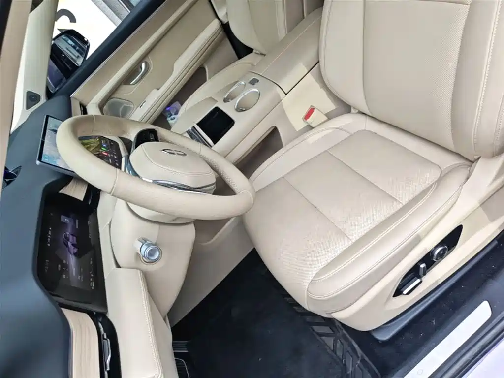 AITO Wenjie AITO M5 2025 Extended Range Ultra AWD фото 15
