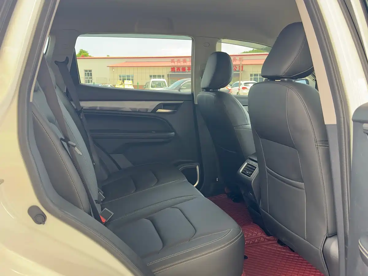 Photo 8 - Geely Emgrand X6