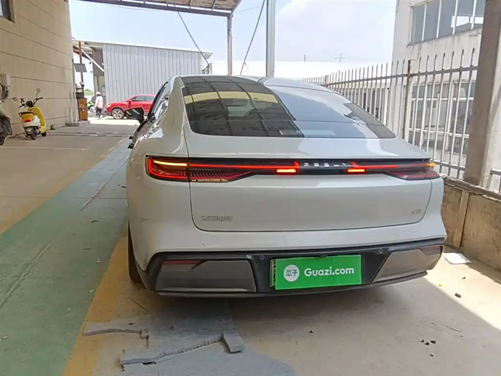Geely Galaxy Galaxy E8 2024 665km RWD Starship Voyager Edition фото 6