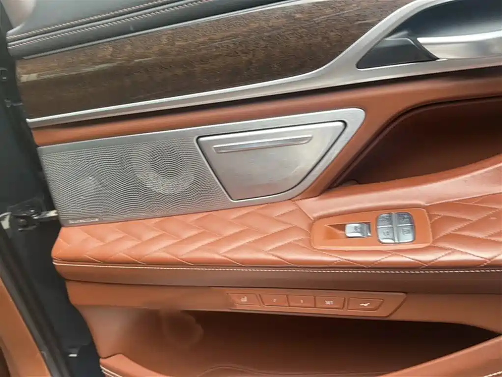 BMW 7 Series 2019 Facelift 740Li xDrive Executive Luxury Package фото 5