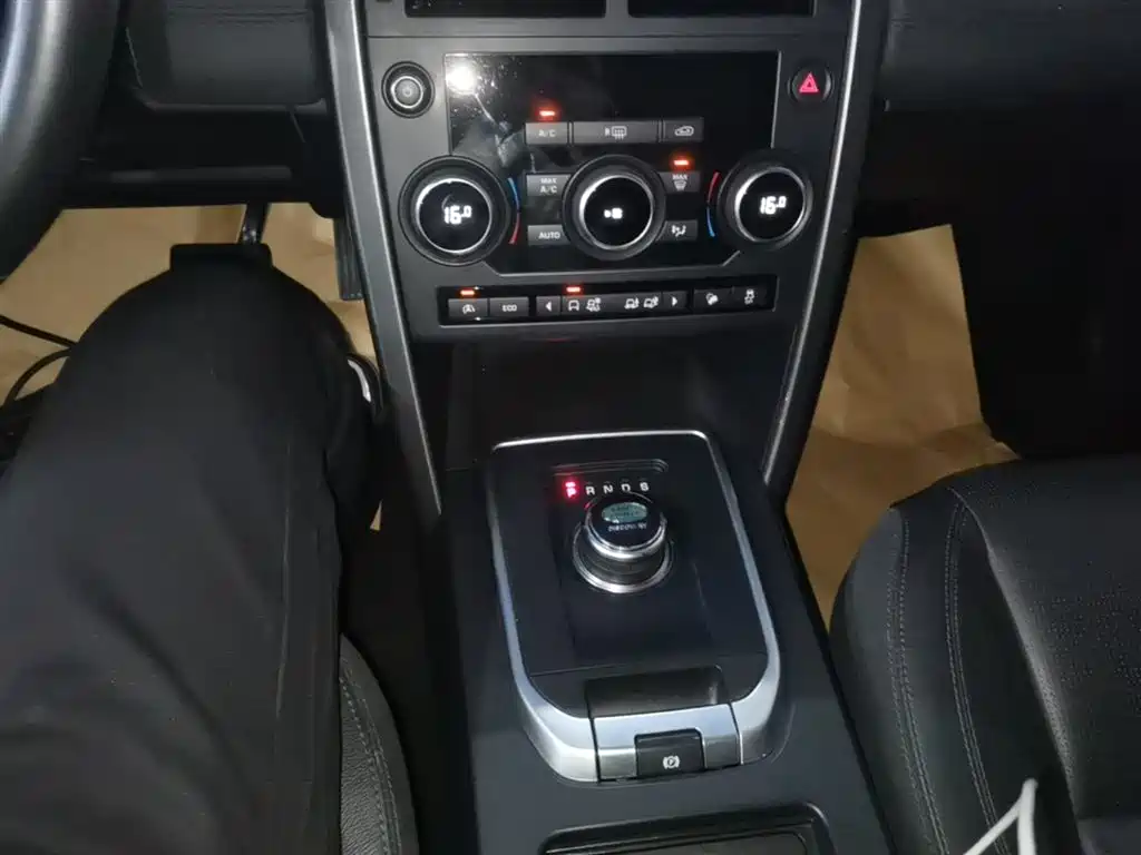 Land Rover Discovery Sport 2017 2.0T Cool Black Limited Edition фото 14
