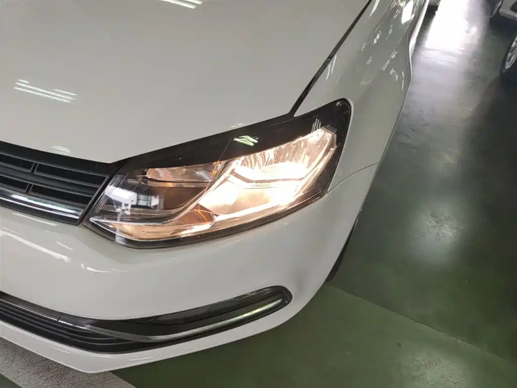 Volkswagen Polo 2016 1.6L Automatic Comfort фото 24