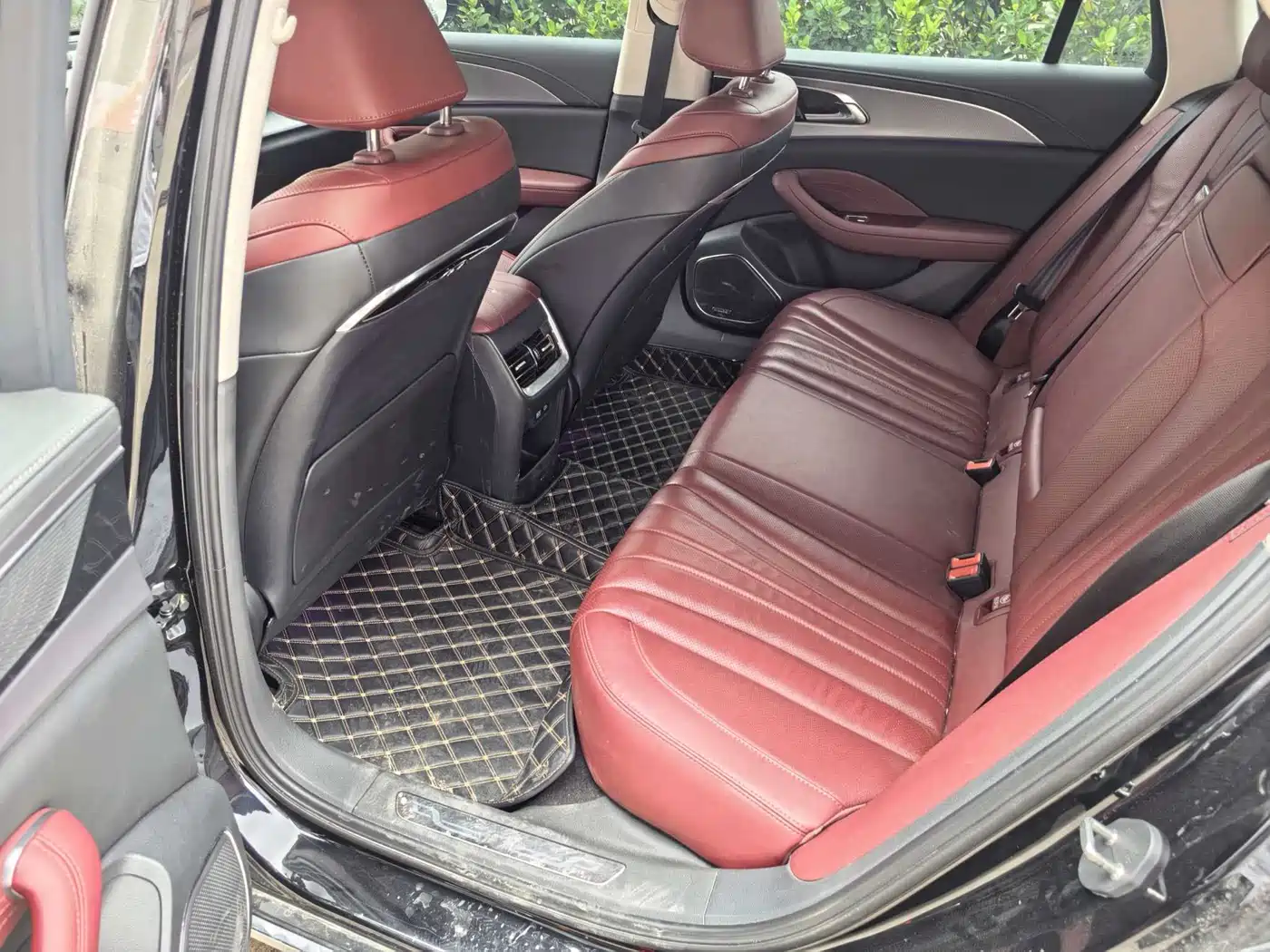 Hongqi H5 2024 2.0T Automatic Smart Connect Flag Smooth Edition фото 5