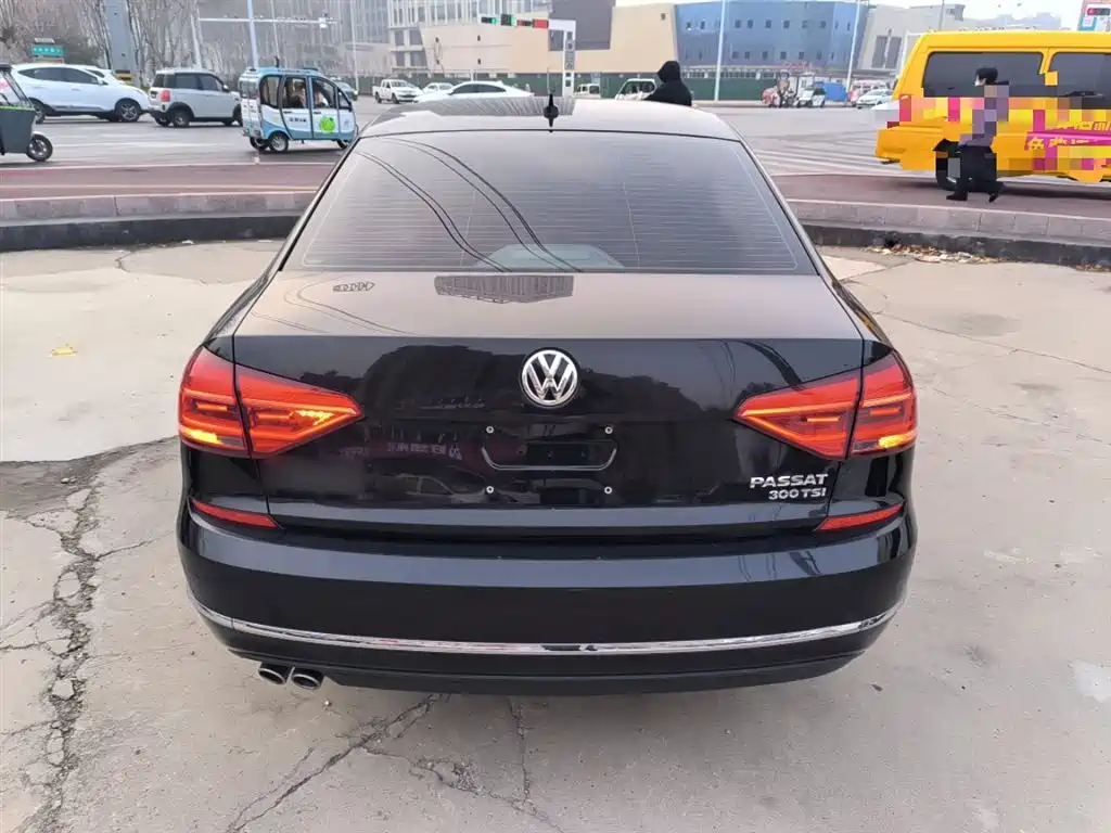 Volkswagen Passat 2017 330TSI DSG Prestige фото 6