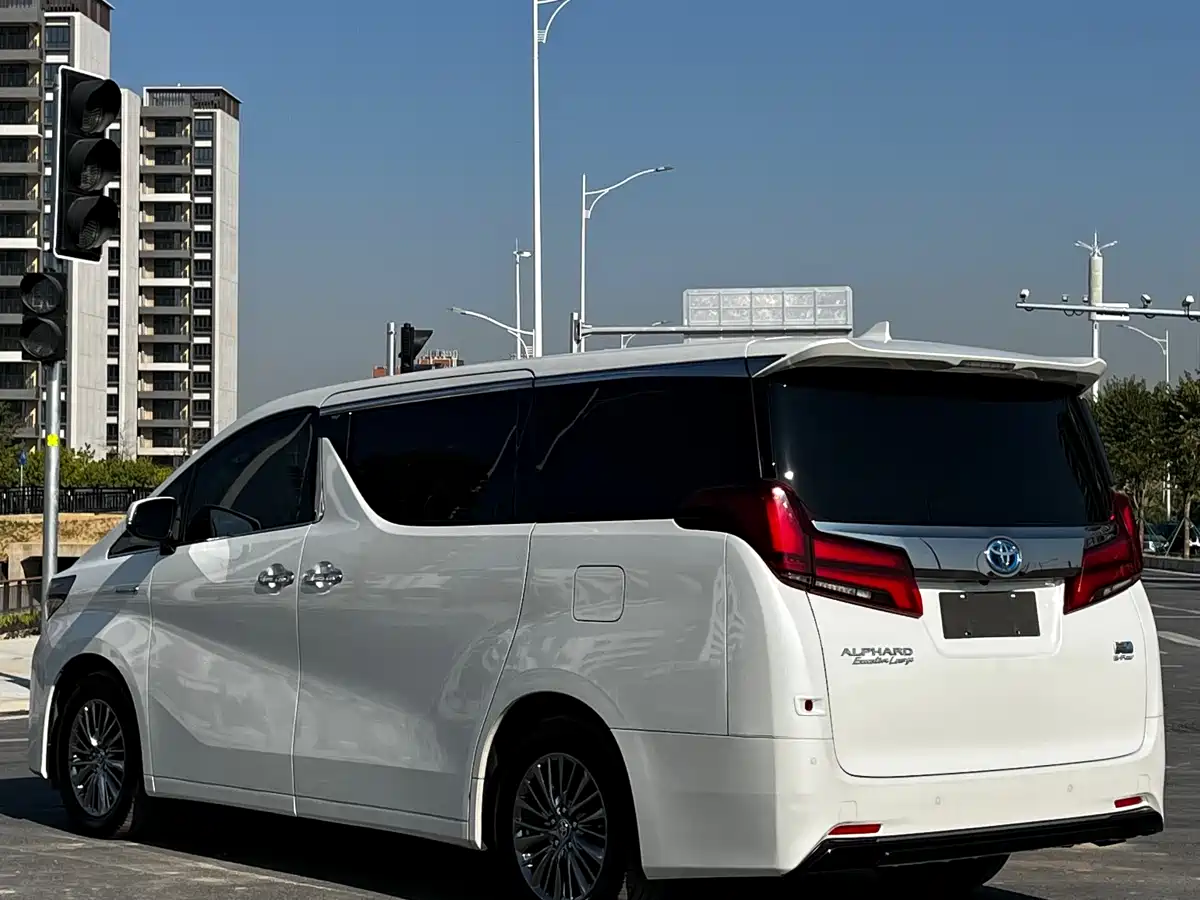 Toyota Alphard 2020 Hybrid 2.5L Gold Special Edition фото 5