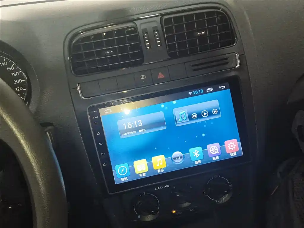 Volkswagen Polo 2016 1.4L Automatic Trend фото 9