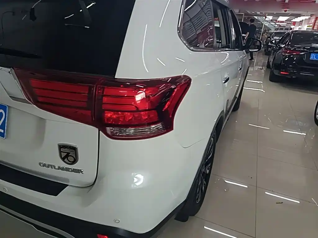 Mitsubishi Outlander 2019 2.4L 4WD Deluxe Edition 5-seater China V фото 8