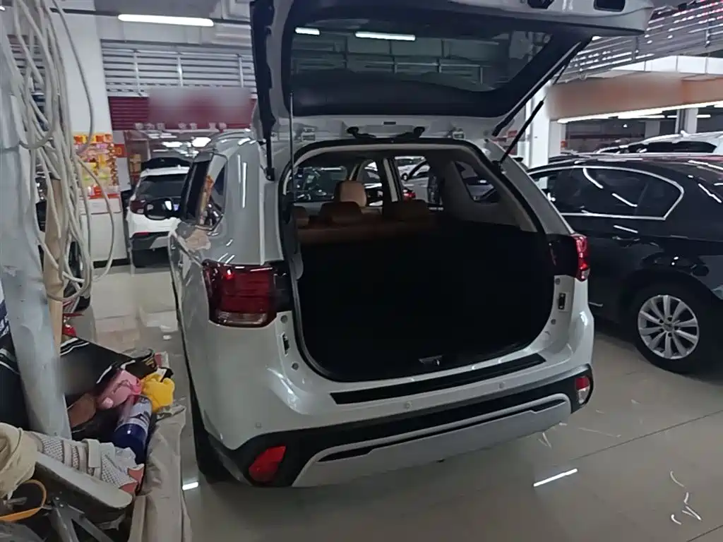 Mitsubishi Outlander 2019 2.4L 4WD Deluxe Edition 5-seater China V фото 5