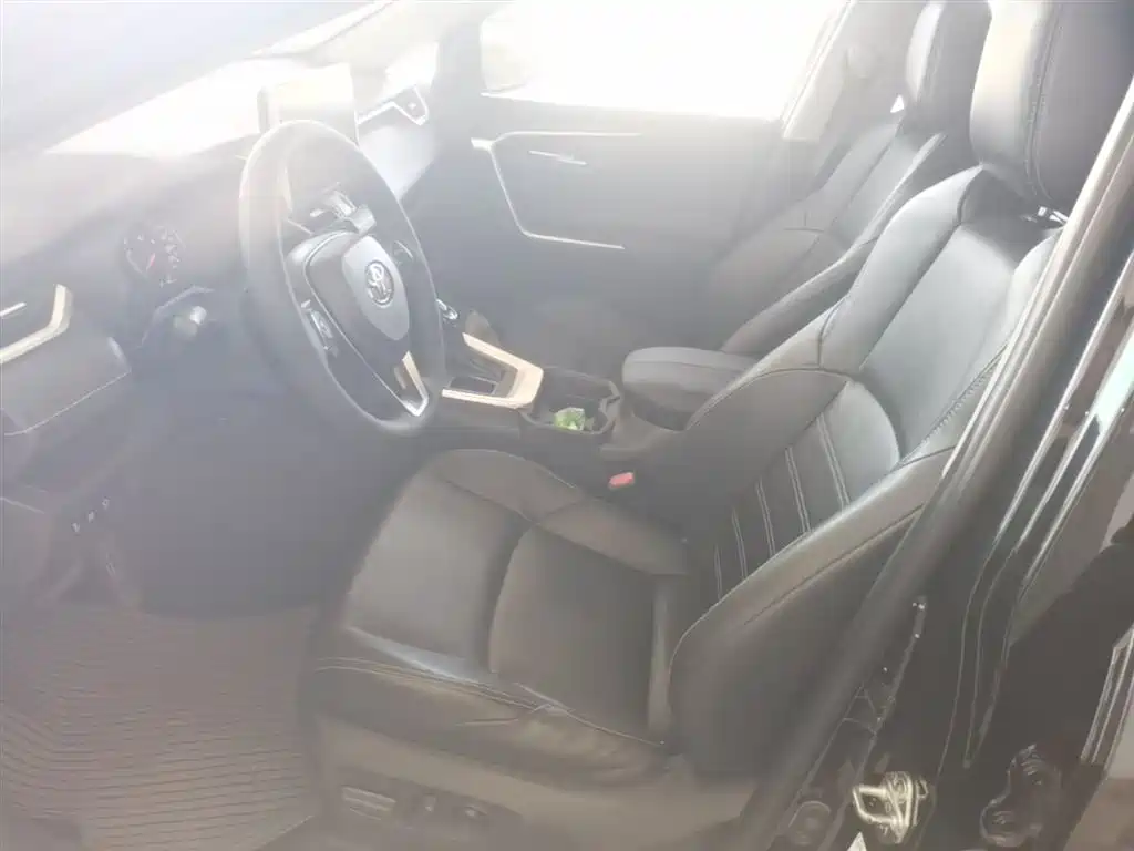 Toyota Wildlander 2022 2.0L CVT FWD Luxury PLUS Edition фото 15