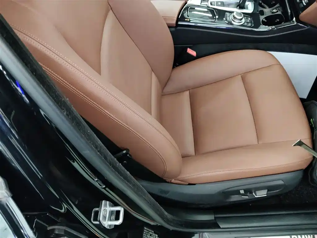BMW 5 Series 2017 520Li Classic Edition фото 20