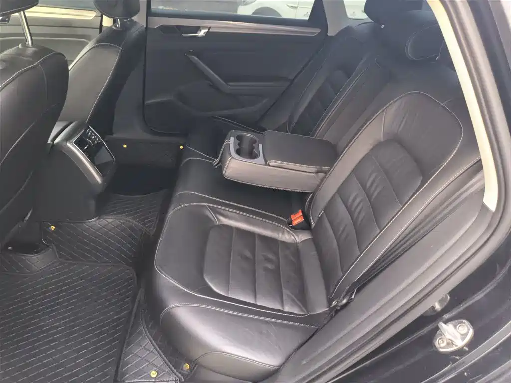 Volkswagen Passat 2017 330TSI DSG Prestige фото 17