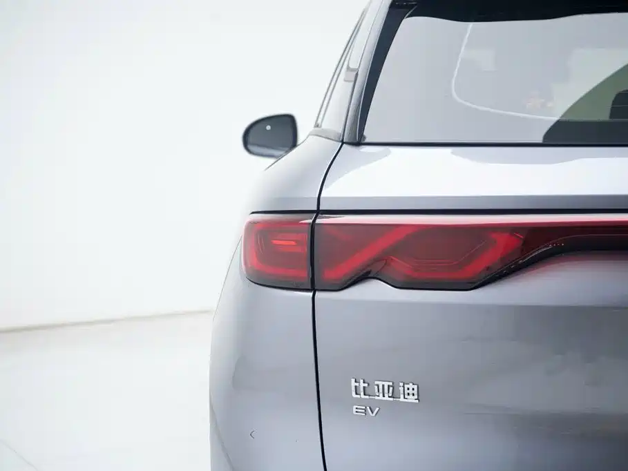 صورة 13 - BYD Yuan UP