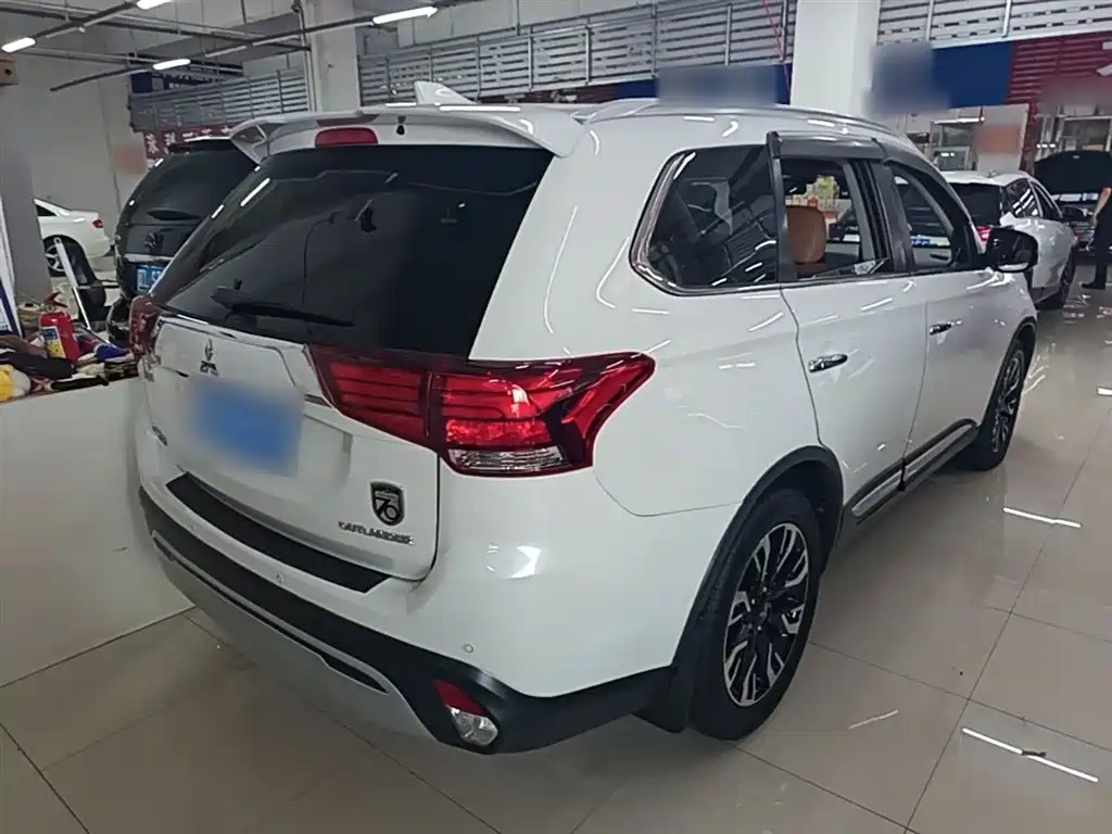 Mitsubishi Outlander 2019 2.4L 4WD Deluxe Edition 5-seater China V фото 7