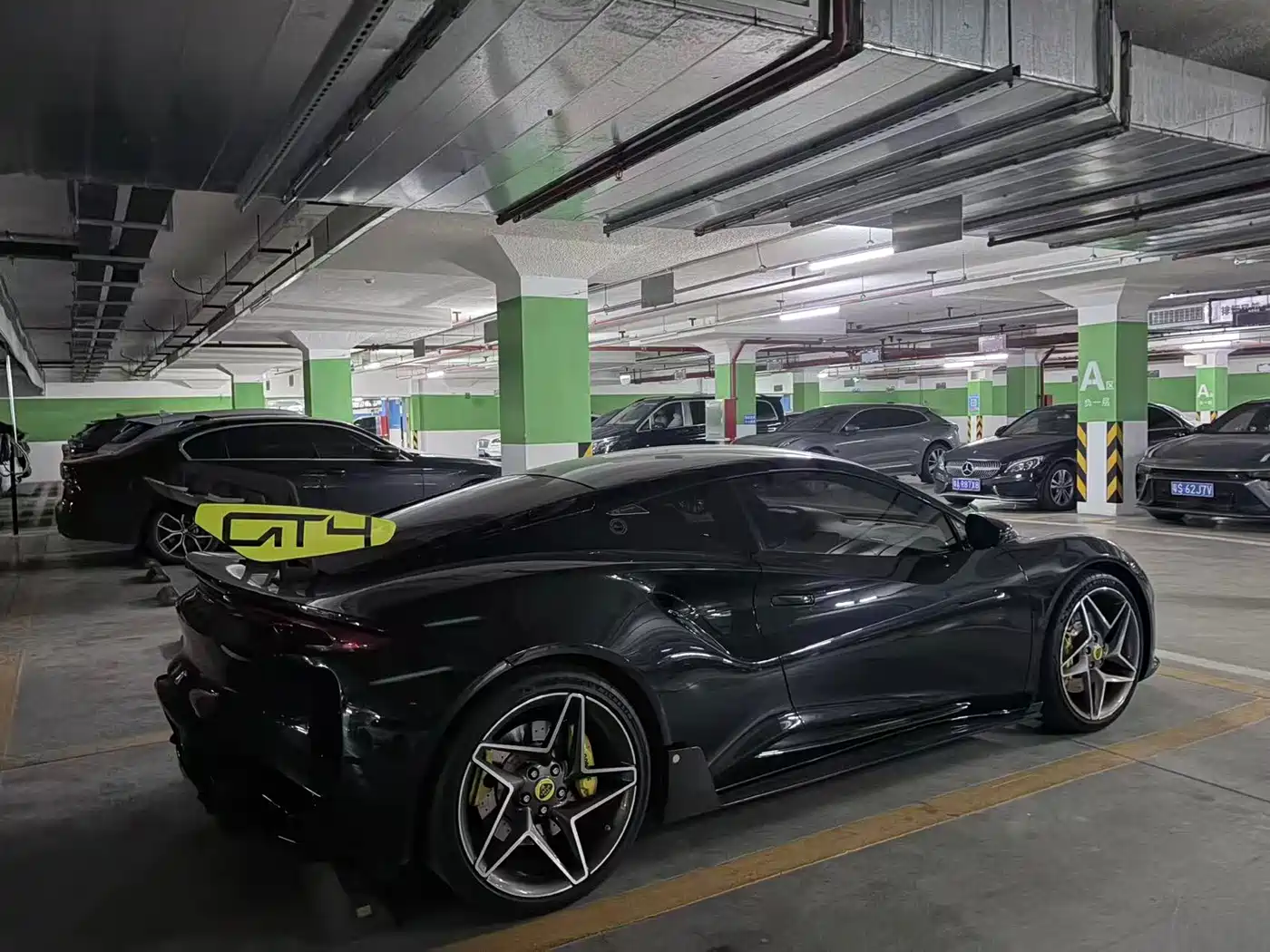 Lotus Cars EMIRA 2021 2.0T DCT First Edition фото 5