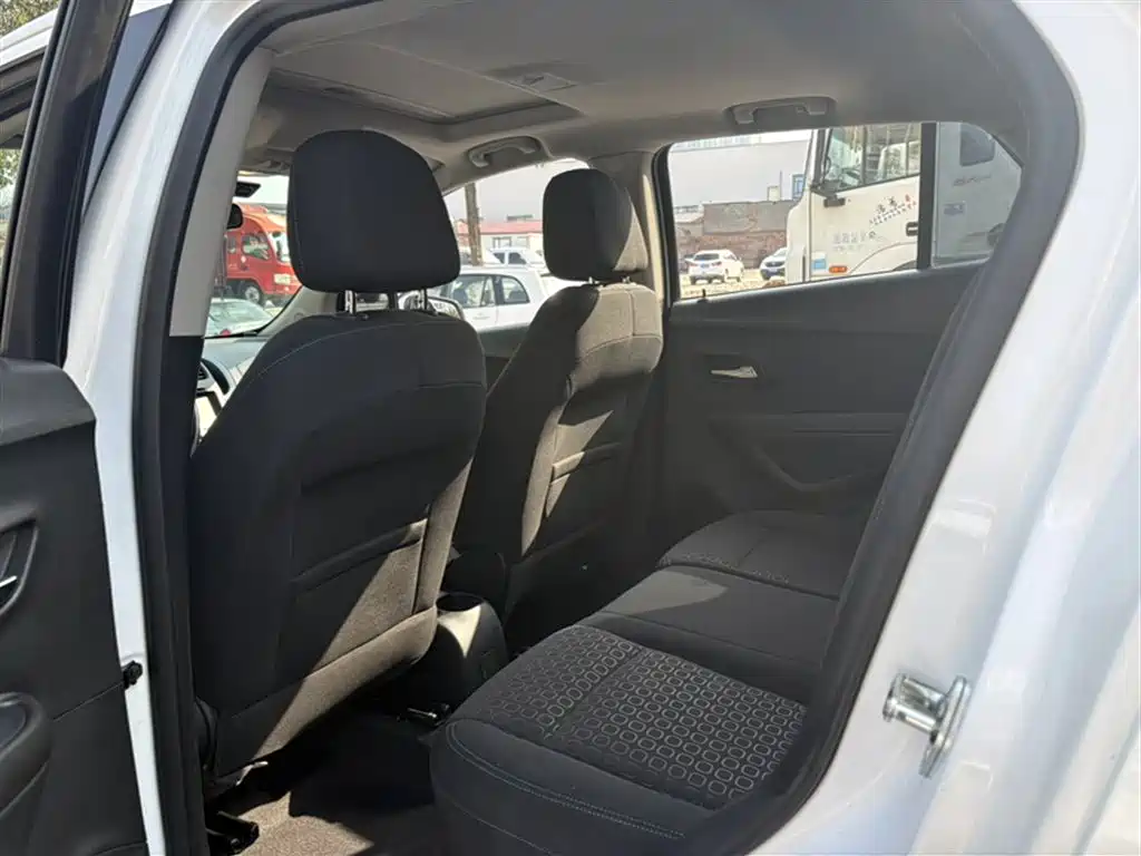 Chevrolet Trax 2016 1.4T Automatic 2WD Comfort Sunroof Edition фото 21