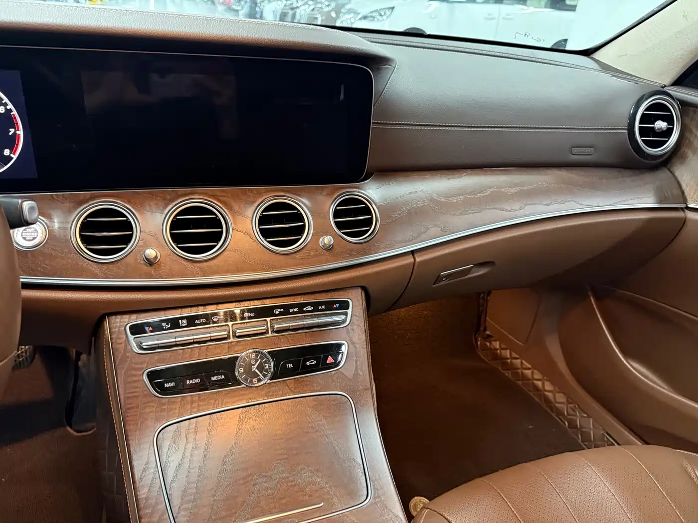 Mercedes-Benz E-Class 2018 E 300 L Luxury фото 8