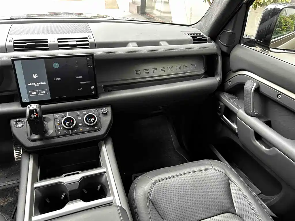 Land Rover Defender 2025 110 3.0T P400 X фото 8
