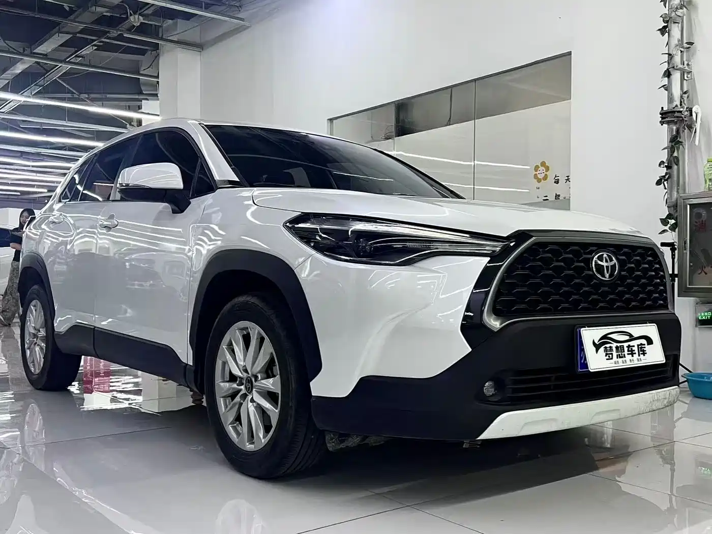 Toyota Corolla Cross 2023 2.0L Luxury Edition фото 3
