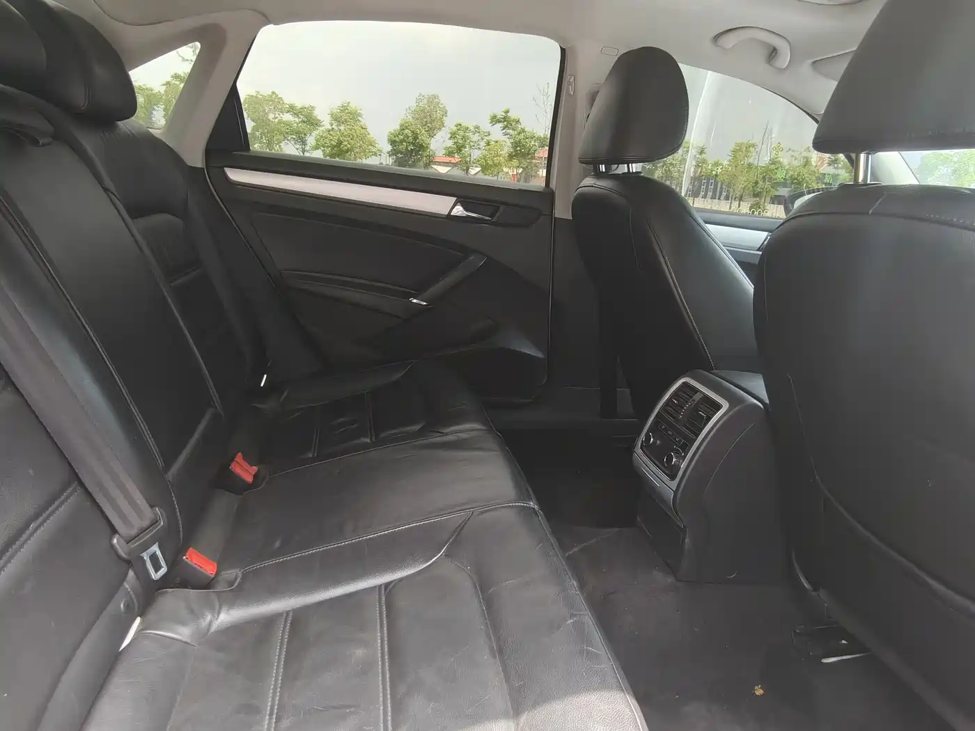 Volkswagen Passat 2015 1.8TSI DSG Honor Edition фото 15
