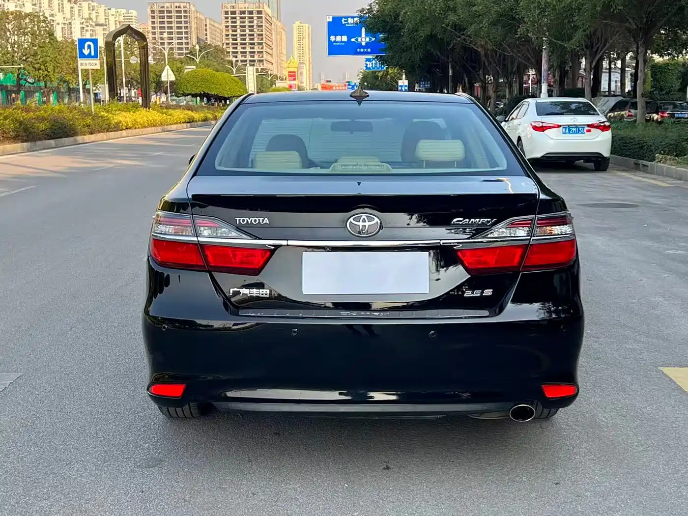 Toyota Camry 2015 2.0G Leading Edition фото 5