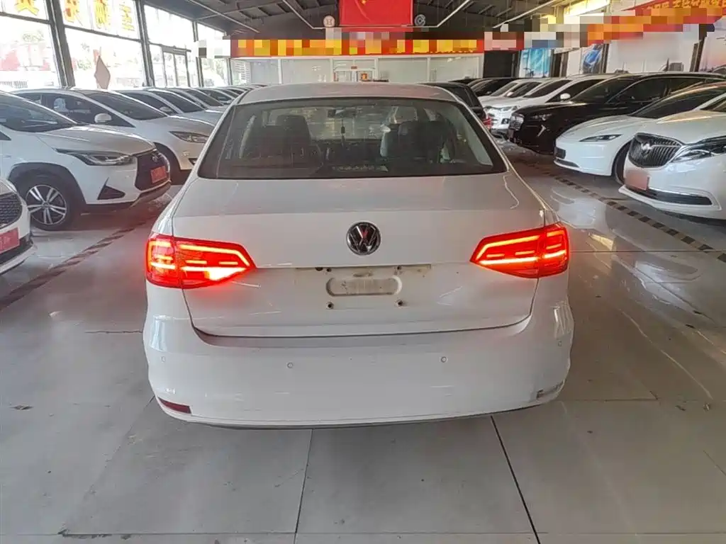 Volkswagen Sagitar 2015 1.6L Manual Comfort фото 6