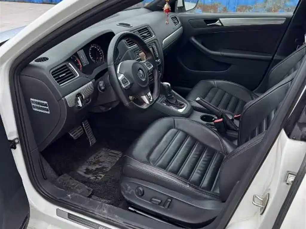Volkswagen Sagitar 2013 2.0TSI GLI фото 4