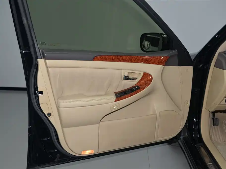 Toyota Crown 2006 2.5L Royal Leather Edition фото 6