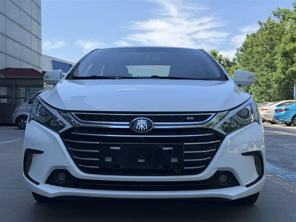 BYD Qin New Energy 2018 1.5T Smart Elite фото 2