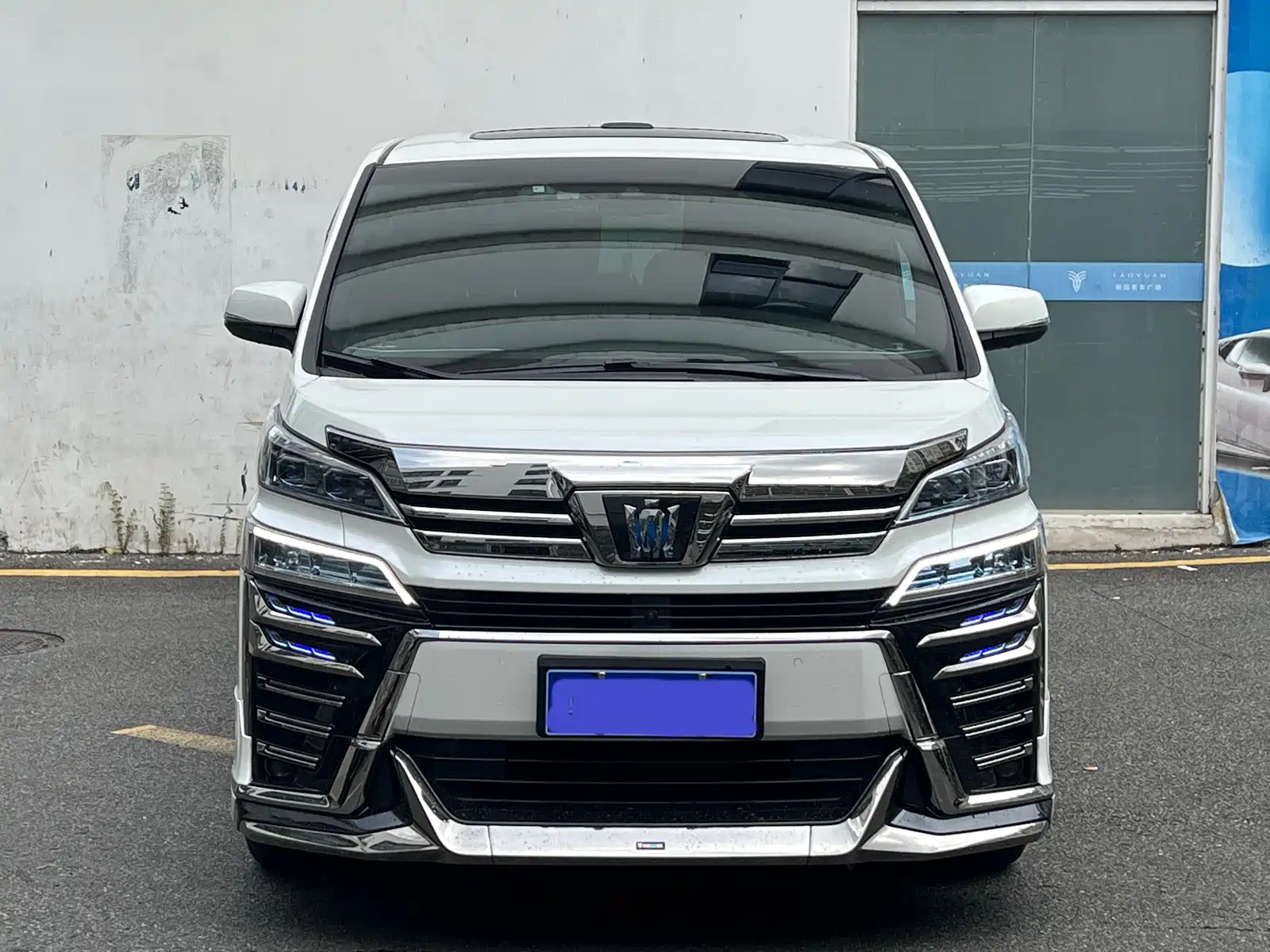 Фото 2 - Toyota Vellfire
