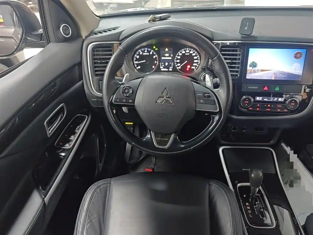Mitsubishi Outlander 2019 2.4L 2WD Premium Edition 5-seater China V фото 11