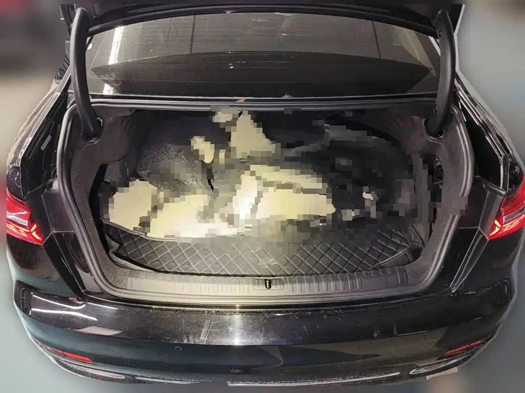 Фото 5 - Audi A6L