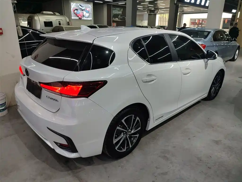 Lexus CT 2017 CT200h Elite Edition (Single Color) China VI фото 5