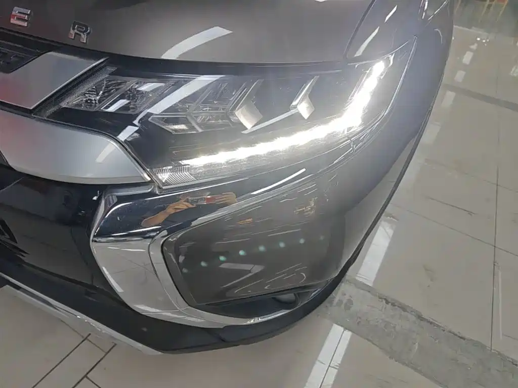 Mitsubishi Outlander 2019 2.4L 2WD Premium Edition 5-seater China V фото 24