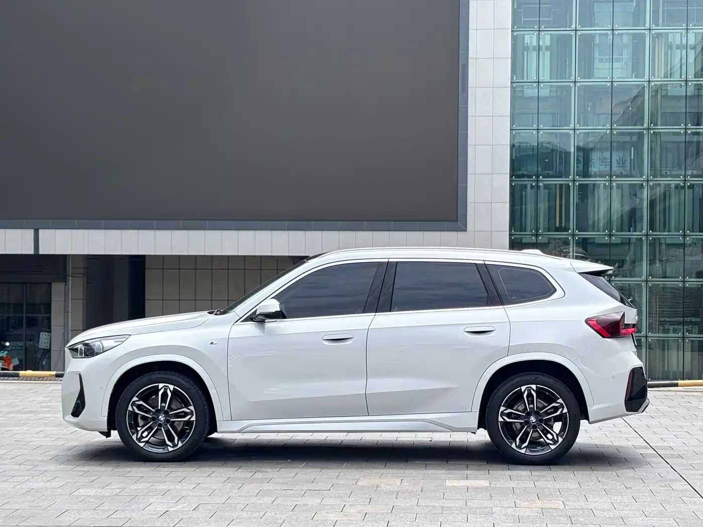 BMW X1 2023 sDrive25Li M Sport Package фото 3