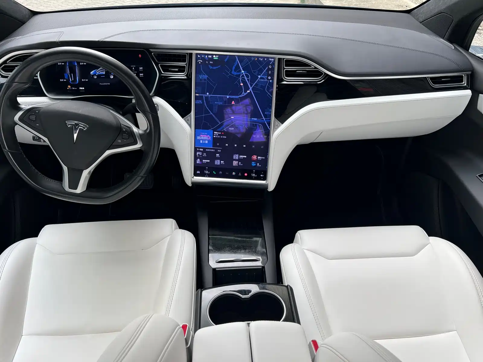 Фото 17 - Tesla Model X