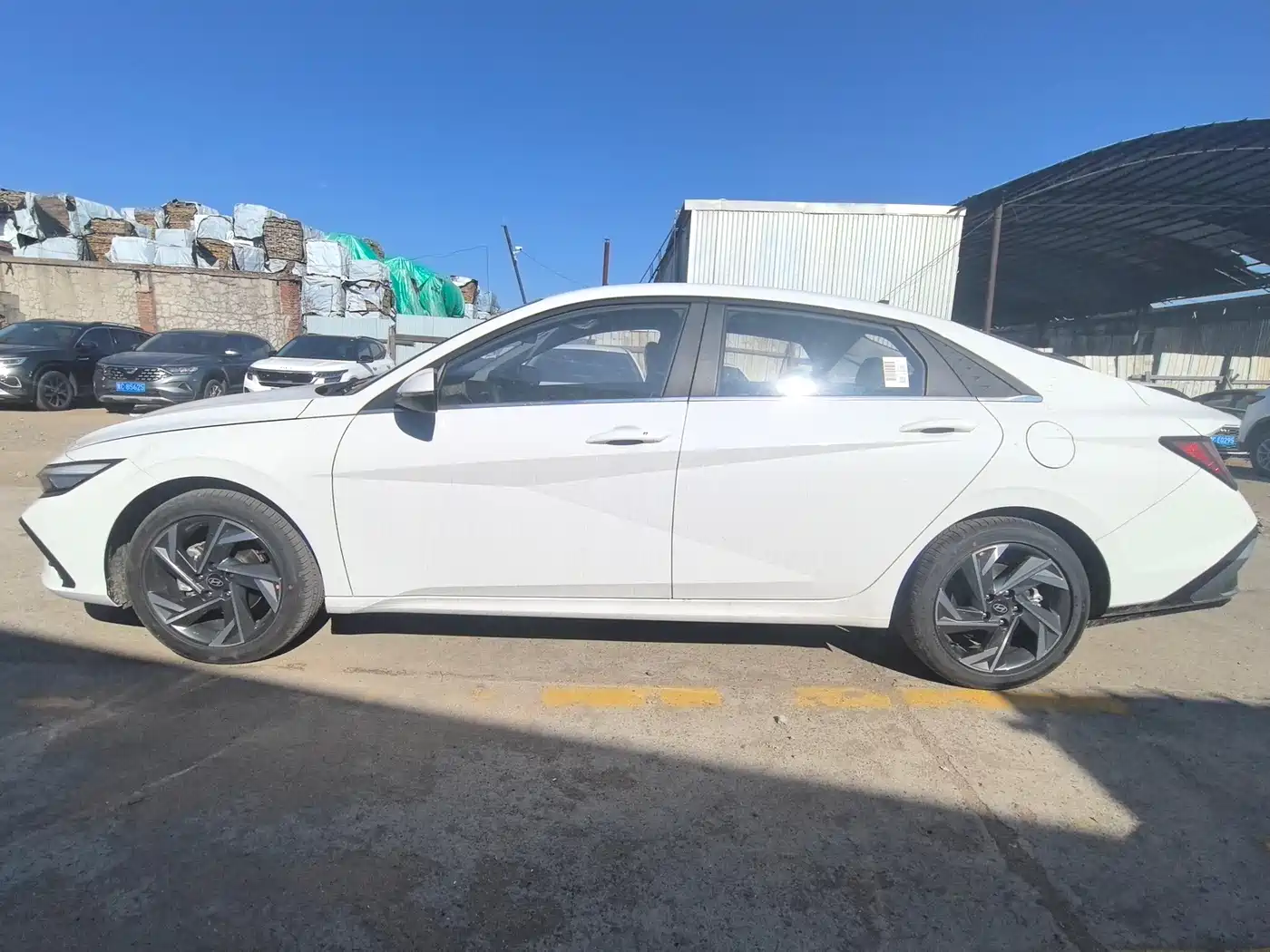 Hyundai Elantra 2023 Model 1.5L CVT LUX Premium Edition фото 8