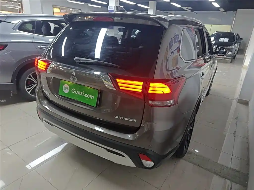 Mitsubishi Outlander 2019 2.4L 2WD Premium Edition 5-seater China V фото 7