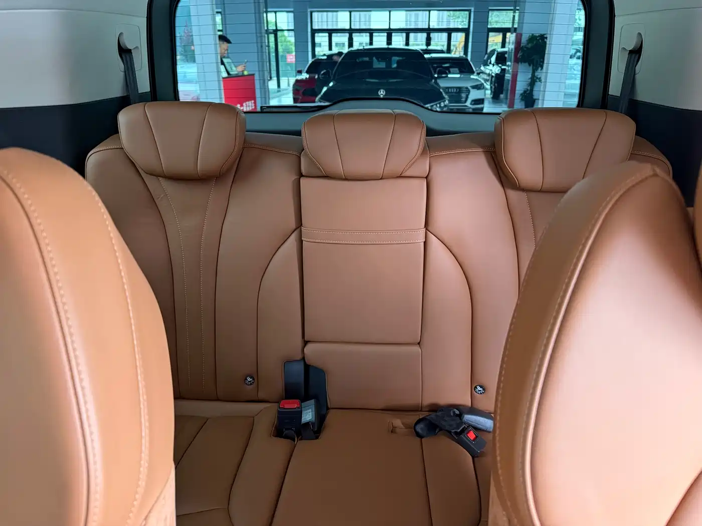 Hongqi HQ9 2023 2.0T Smart Connect Flag Joy Edition фото 9